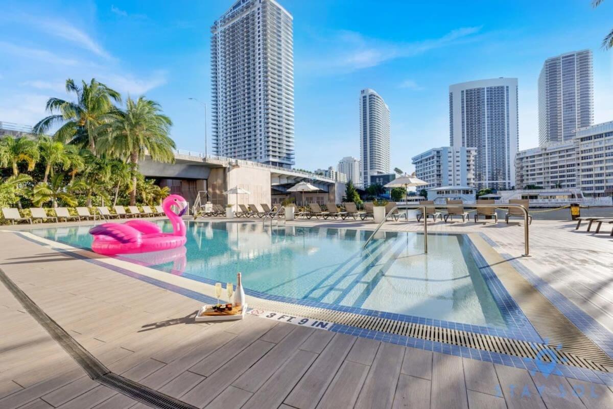 MODERN Resort BALCONY ENDLESS VIEWS Resort Hallandale Beach Exterior foto