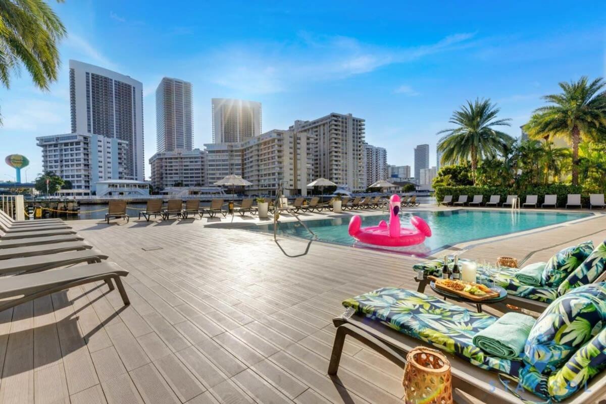 MODERN Resort BALCONY ENDLESS VIEWS Resort Hallandale Beach Exterior foto