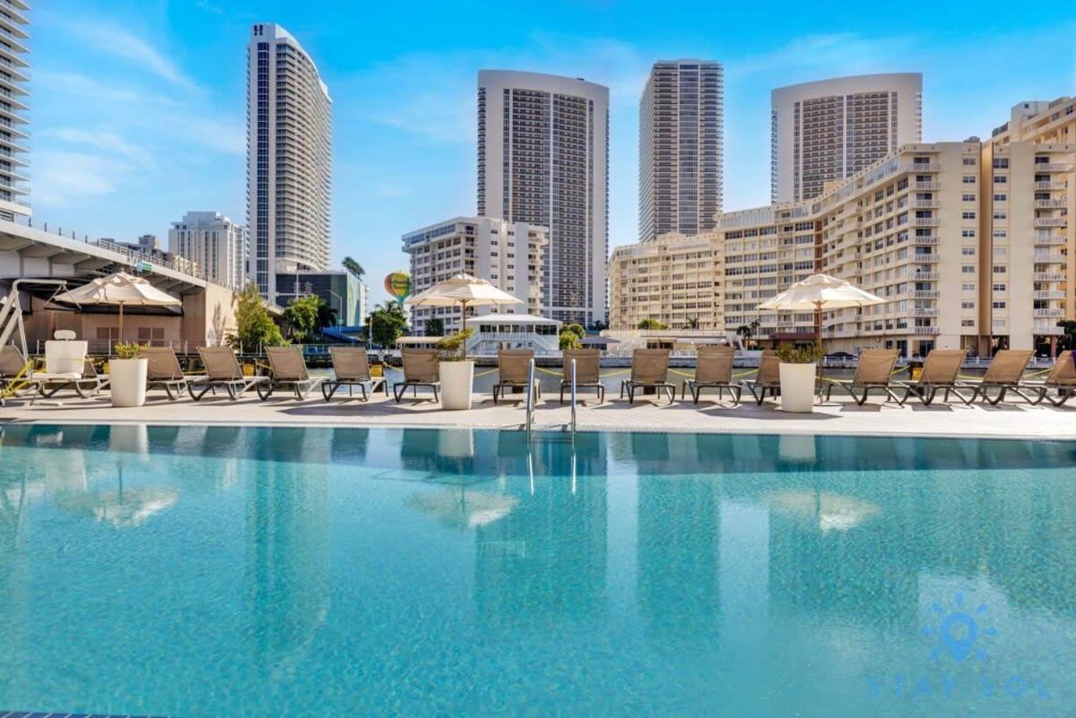 MODERN Resort BALCONY ENDLESS VIEWS Resort Hallandale Beach Exterior foto