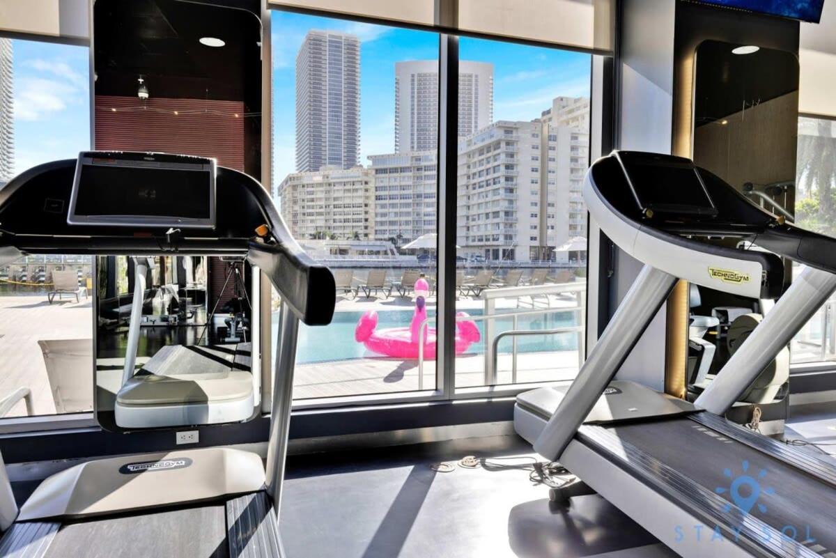 MODERN Resort BALCONY ENDLESS VIEWS Resort Hallandale Beach Exterior foto