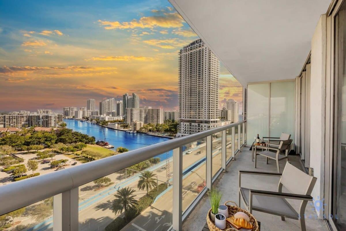 MODERN Resort BALCONY ENDLESS VIEWS Resort Hallandale Beach Exterior foto