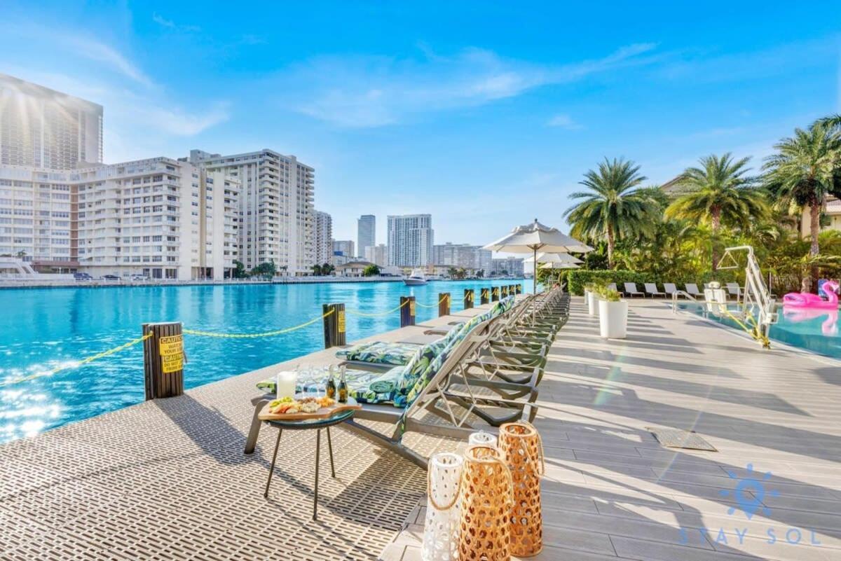 MODERN Resort BALCONY ENDLESS VIEWS Resort Hallandale Beach Exterior foto