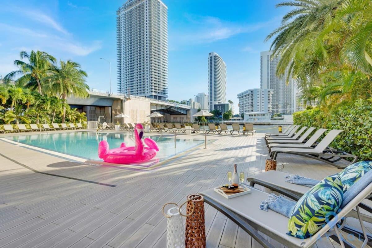 MODERN Resort BALCONY ENDLESS VIEWS Resort Hallandale Beach Exterior foto